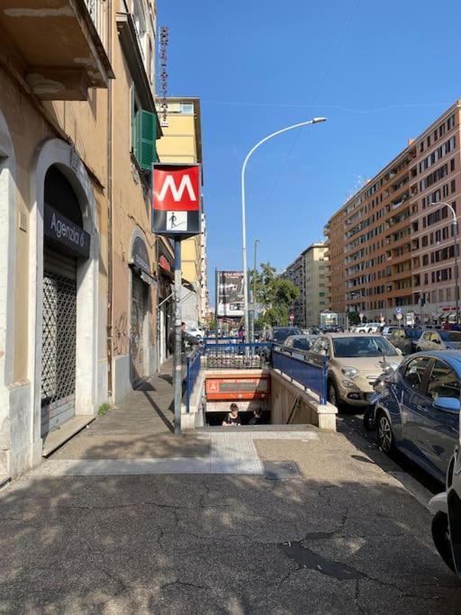 Ferienwohnung Luminoso Monolocale A 2 Passi Dalla Metro A Rom Exterior foto