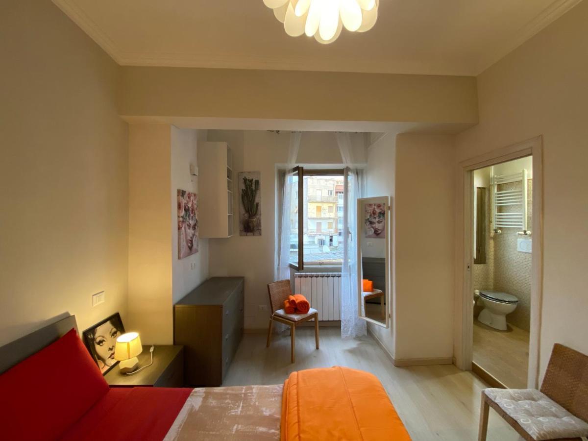 Ferienwohnung Luminoso Monolocale A 2 Passi Dalla Metro A Rom Exterior foto